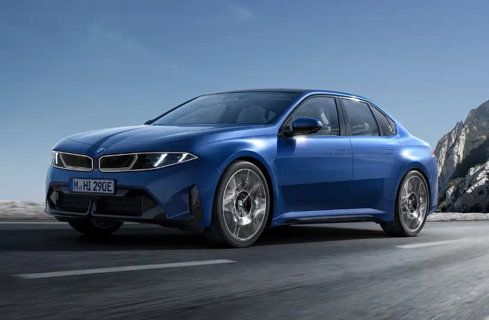 脱缰的黑马宝马iM3谍照，有望配备四电机系统
外观方面，宝马iM3车头延续了新世