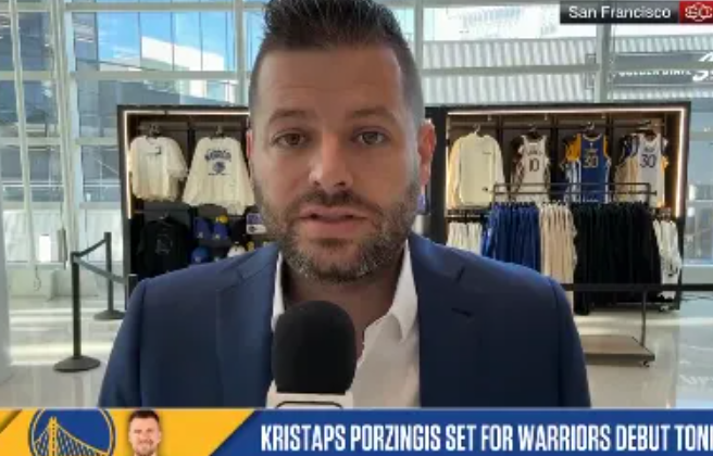 勇士对阵凯尔特人的比赛即将开始。
赛前，勇士记者Anthony Slater接受