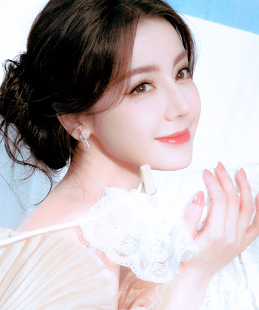 回头看轻舟已过万重山，向前看长路漫漫亦灿灿