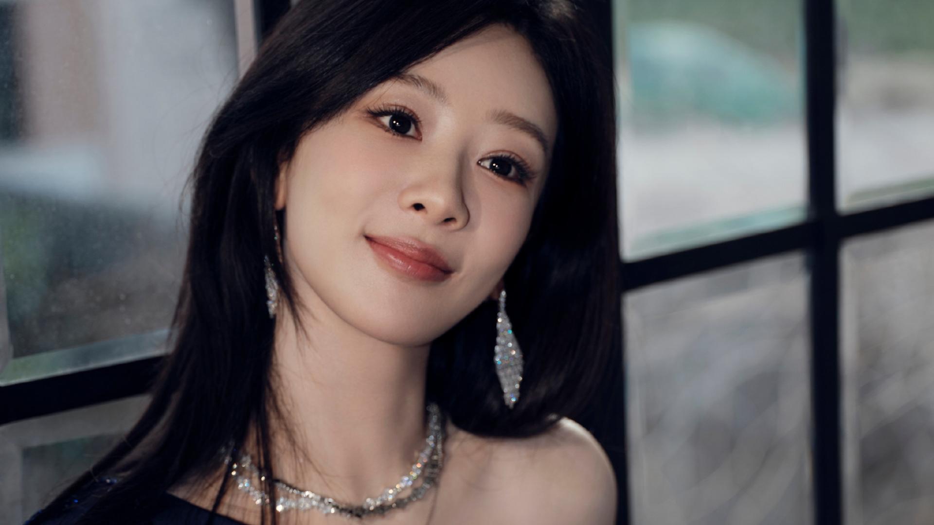 看到杨紫露肩鱼尾裙那一刻，你会懂什么叫东方女性的雍容华贵