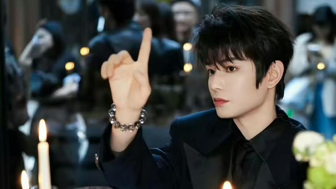 丁禹兮拆手串送粉丝，这波“浪漫暴击”你打几分？