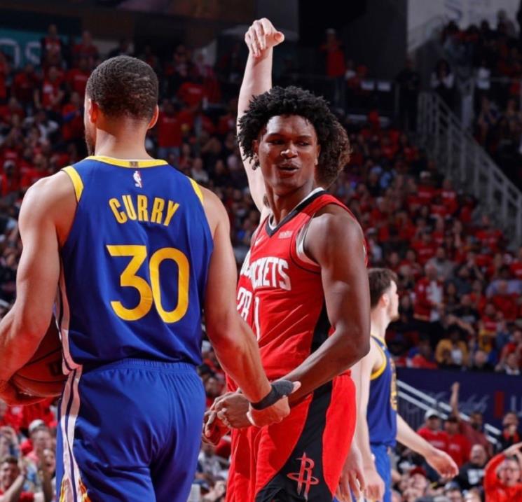 在前NBA射手丹尼格林看来，如果火箭队想要追逐字母哥，那么代价要是只有申京再加上