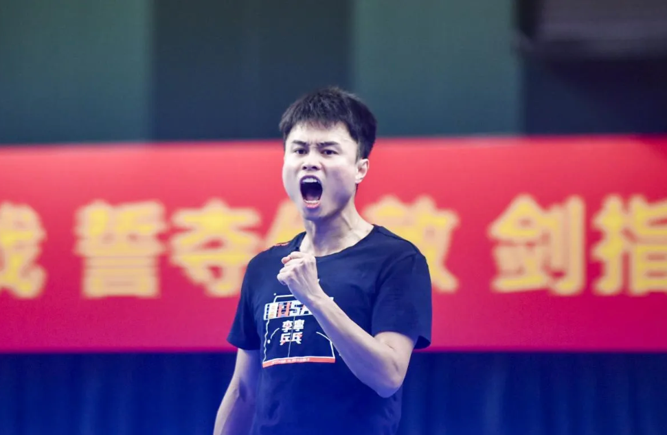 周启豪在2026年百年伦敦世乒赛第二轮选拔中，牢牢抓住机会，以3：1击败温瑞，成
