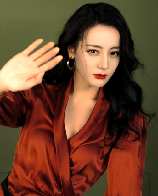 你是穿破云层的光，落在我平凡岁月里发烫