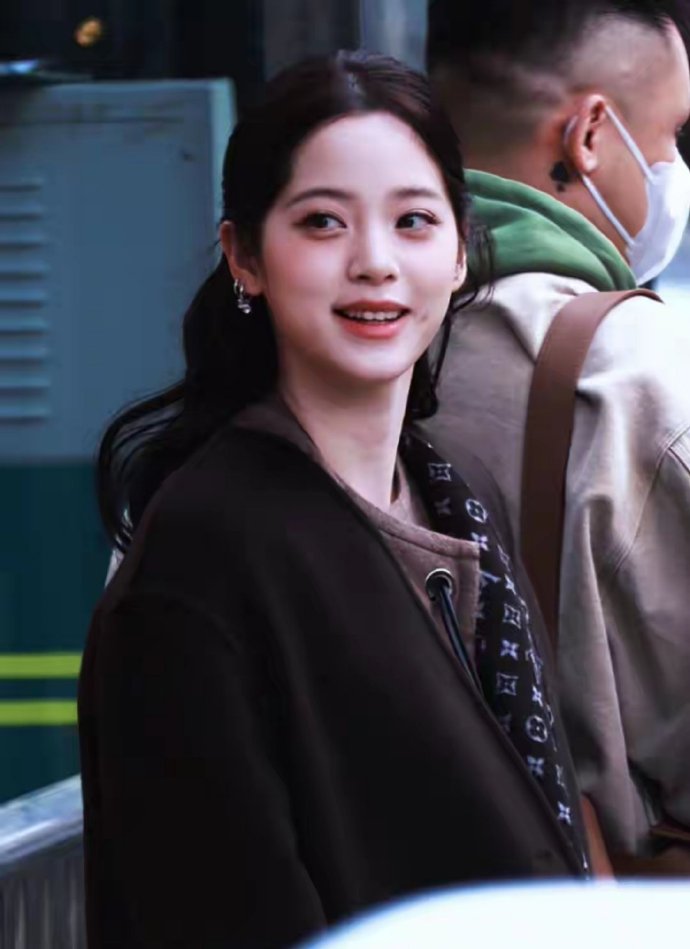 欧阳娜娜现身春晚第二次联排上班路透