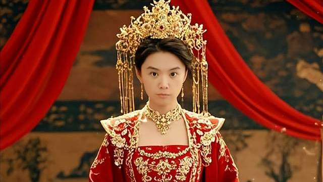 “男扮女装”的CEO，刷屏了