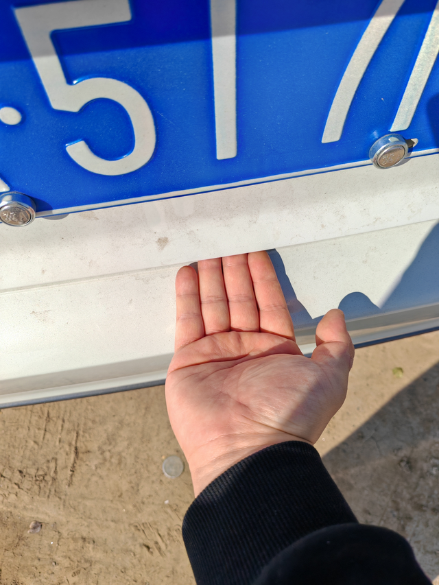 大家的后备箱缝隙有多大
之前被追尾换过一个后保险杠，今天突然觉得缝隙挺大。大家多