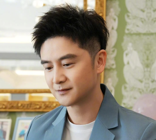 许久没有消息的田亮
突然在社交平台高调发文，言语中难掩兴奋，甚至迫不及待地让大家