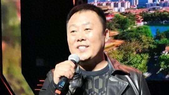 多年前，那个走红后声称绝不抛弃的刘大成，现在做到了吗？