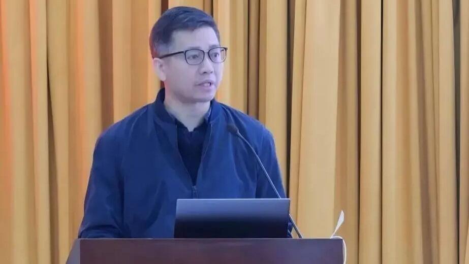 浙江省公路与运输管理中心工程处副处长谢明华主动投案