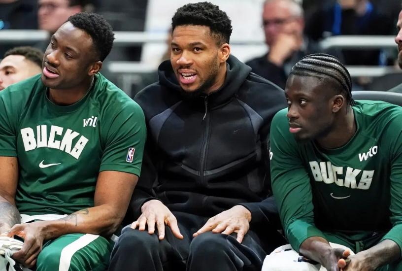 字母哥三兄弟有望齐登场！

1、大哥T·阿德托昆博（33岁），司职前锋，年薪28