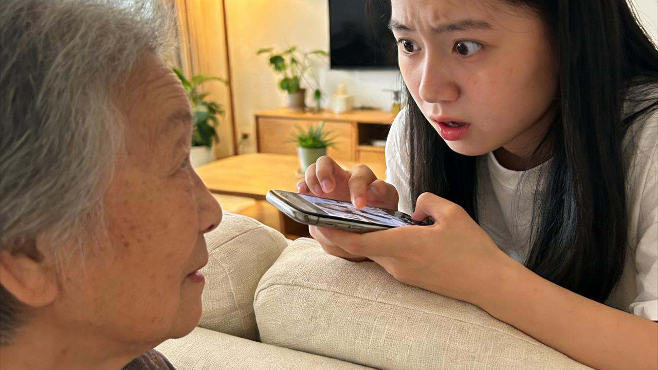 80岁外婆“包装”成网红