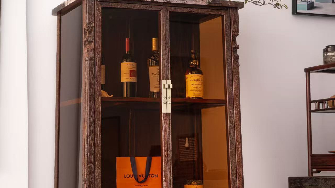 收藏时光的艺术 | 印度小叶紫檀原皮壳圆角酒柜