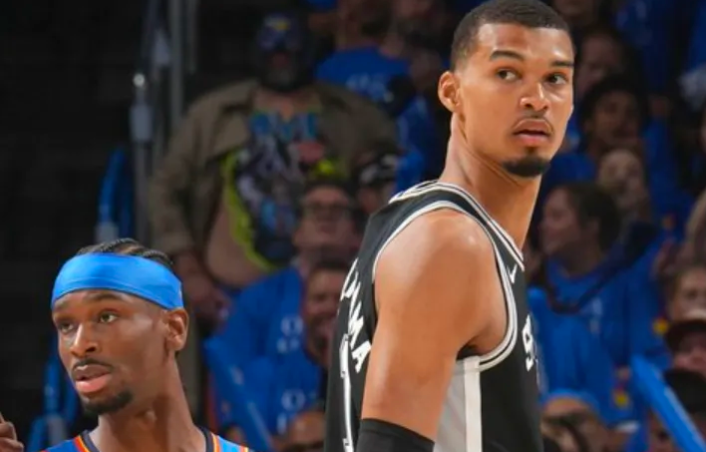 NBA季后赛，马刺客场122-115双加时战胜雷霆，系列赛大比分1-0领先。
全