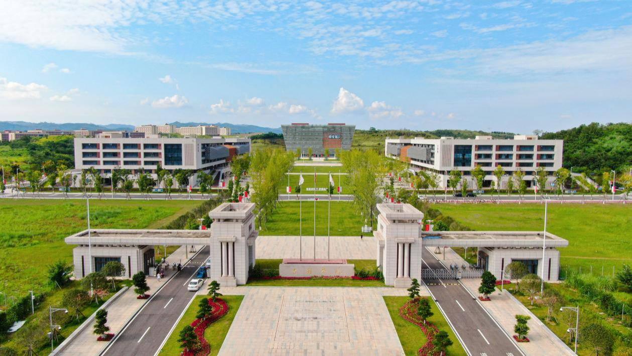 从专科生到川大博士、从中专生到国奖“三级跳”，这所四川高校的学子凭实力出圈