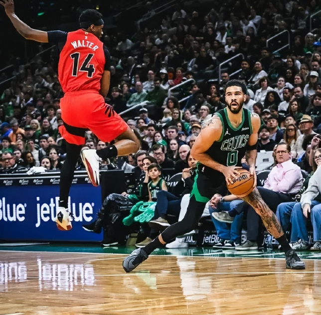 只能说但凡塔图姆少打几个，普理查德多持球打，早花了

普理查德场场爆，也确实强，