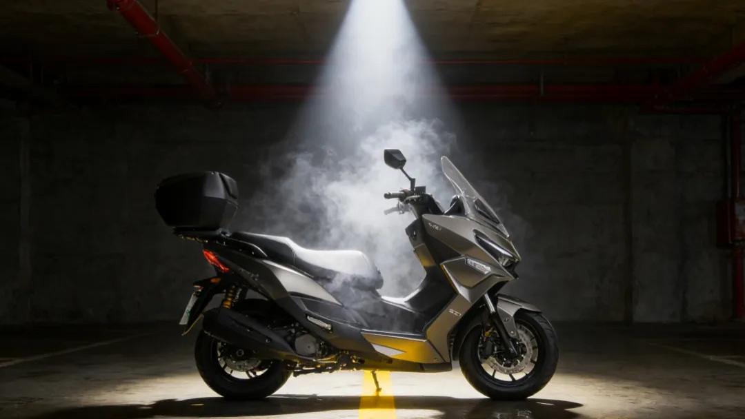 杀疯了！光阳H150直降1500，12880元拿下正水冷150踏板