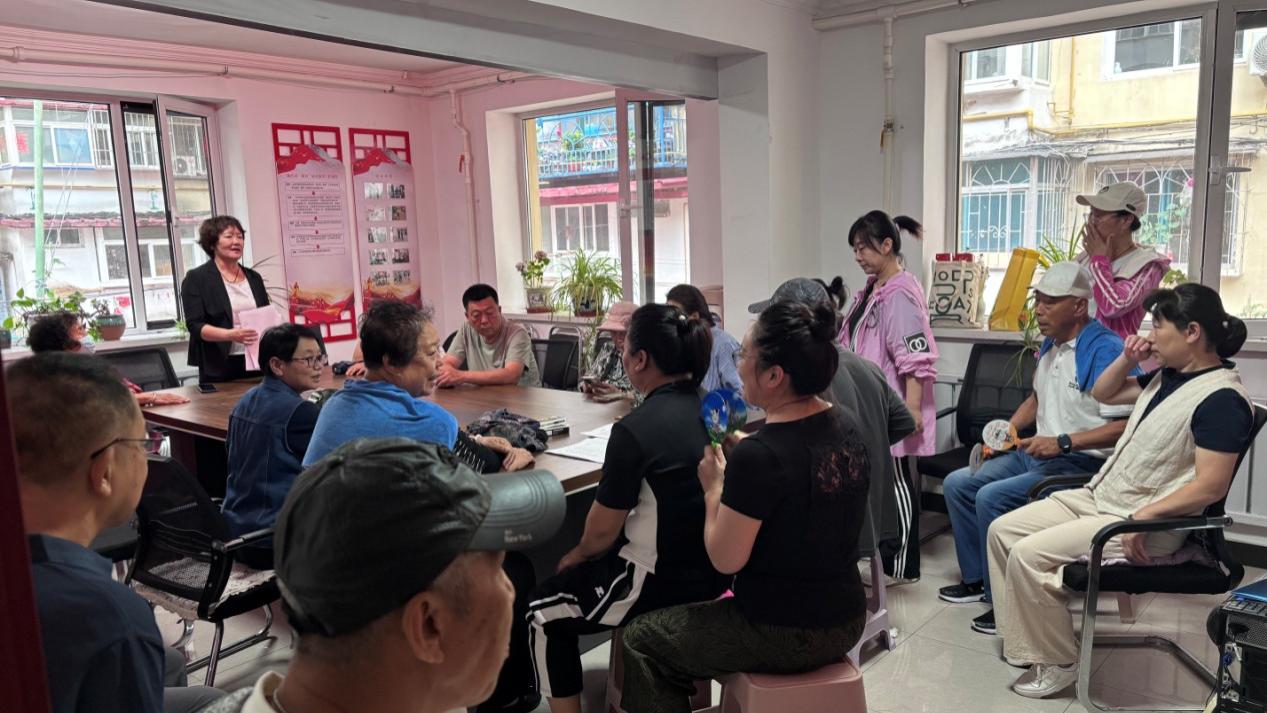 明山区新兴社区关工委 开展“七一献爱心”暖心志愿服务活动