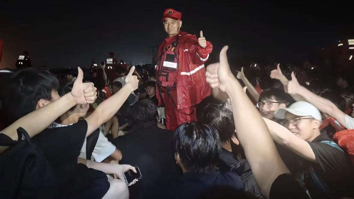 洪水围城后，中国科技出手了，这一幕看得人热泪盈眶