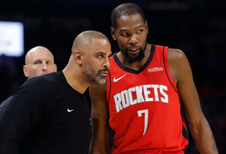 乌度卡的防守战术到底有没有问题？
我认为不仅有问题，而且问题很大，与赛季初相比，