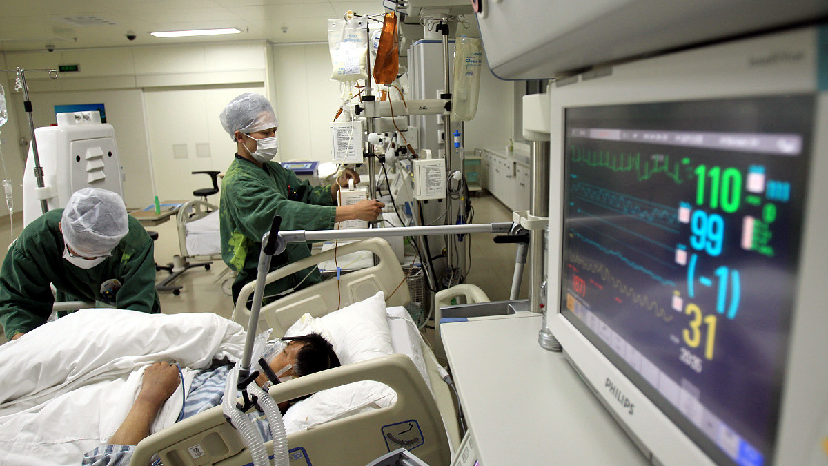 印度暴发“致命病毒”！致死率高达75%，医护人员中招，可以人传人，多国拉响警报