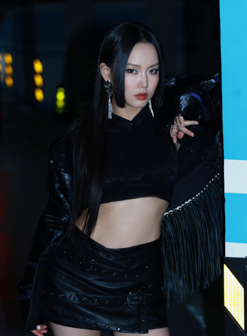 黄龄这酷酷的样子，真的很可以的，nice！