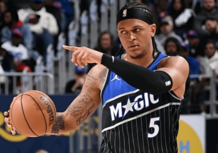 班凯罗23分，魔术轻取活塞取得系列赛大比分1比0领先。NBA季后赛首轮东部第八的