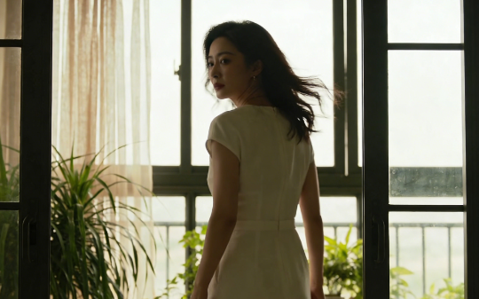 除夕夜，我决定不再当免费保姆，和丈夫在外吃饱喝足才回家，推开门，看着小叔子一家，表情瞬间凝固