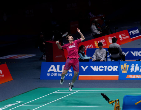 这局太稳了！2026新加坡公开赛首轮，石宇奇21-17、21-18拿下西本拳太，