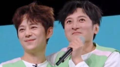 何炅维嘉相拥落泪：跨越岁月的友情，唤醒一代人的青春记忆