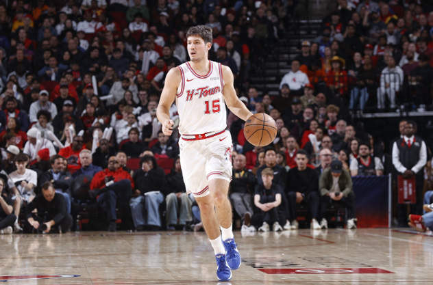 小谢这个小伙子，有个大问题

什么身体单薄，速度慢都不说，现在有个致命问题

前