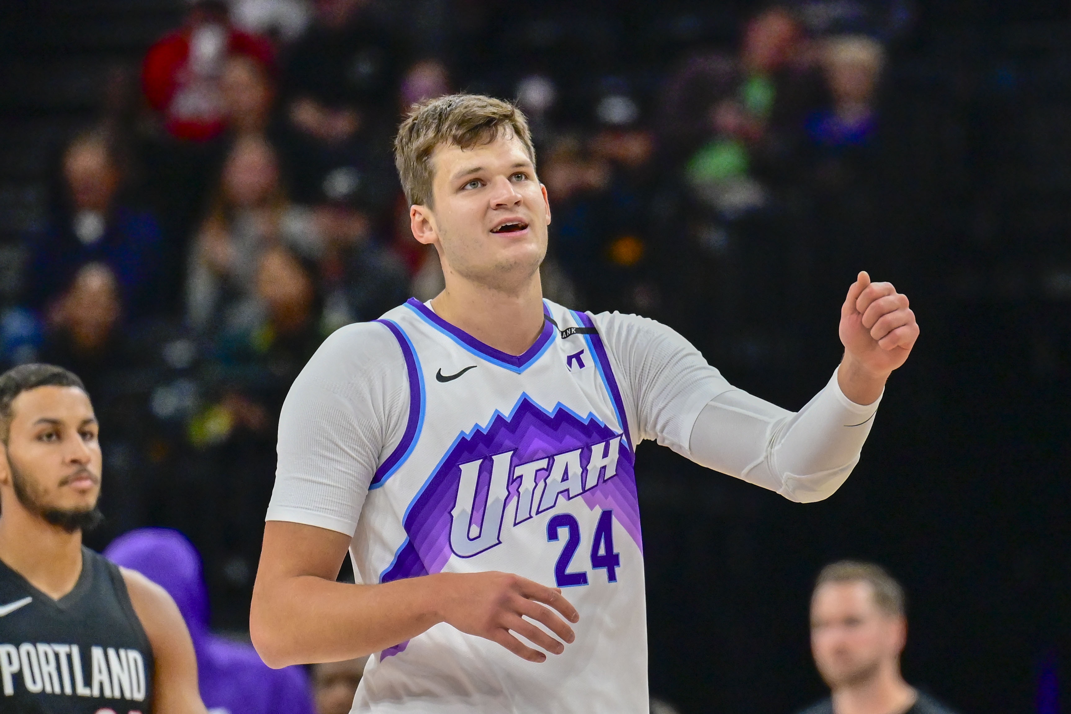 休赛期首发阵容经过了大洗牌的洛杉矶湖人队，在最新一期的NBA 30队首发阵容实力