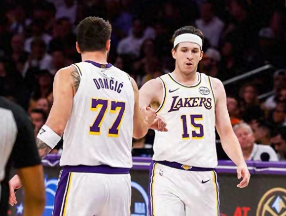 少了77和小李，或许首轮会有意外的收获

纵所周知，77和小李的防守在季后赛都是