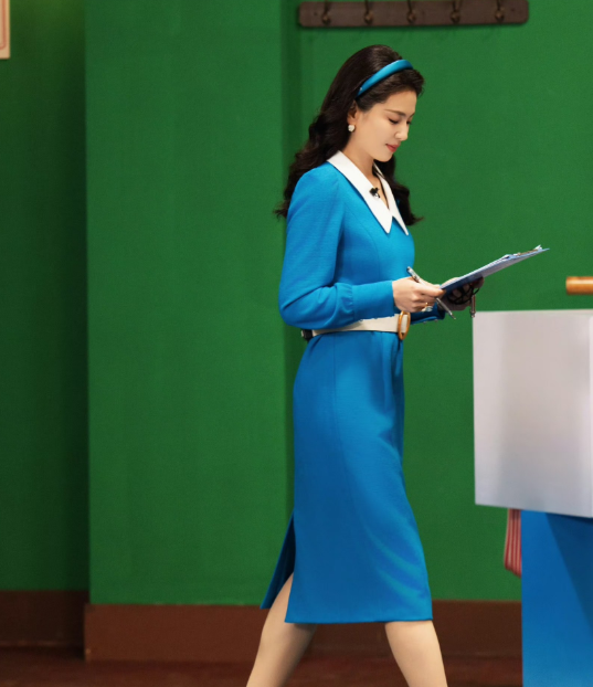 刘涛这身宝蓝长裙太绝了！梦回80年代，无需滤镜也是顶级审美

工作室晒出刘涛的复