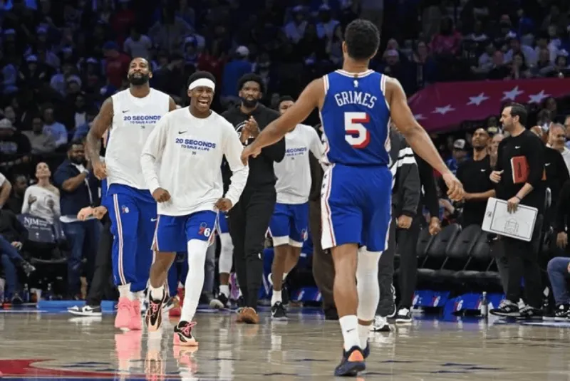 NBA常规赛，76人96-124不敌掘金。

在保罗-乔治、乔尔-恩比德与泰雷斯