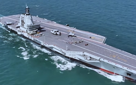 福建舰攻击性究竟有多强悍？这么说吧，他能单挑12艘尼米兹航母，目前是全世界吨位最大的电磁弹射航母…