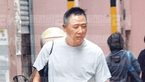 曝67岁唐鹤德患眼疾独自求医，寂寞难耐病愈后找史先生及男孩散心