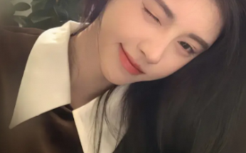 春节返乡，老公带寡嫂坐商务座吃牛排，却让我站十小时绿皮车啃馒头。