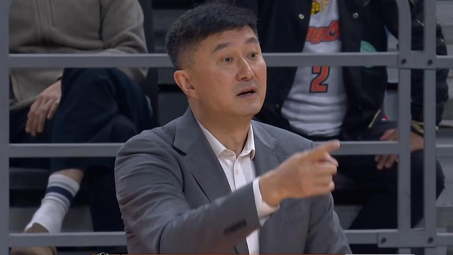 菜鸡互啄！鬼才杜锋奇葩怪阵激活胡明轩，末节导演20-7逆转天津