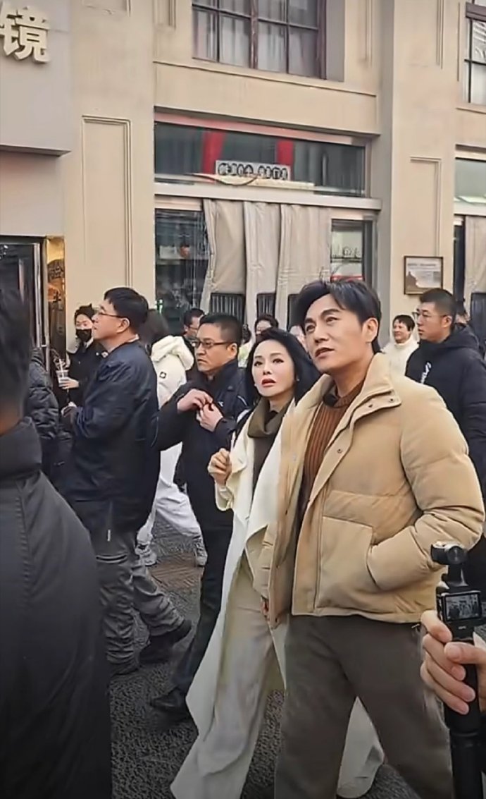 伊能静衣服吊牌没摘引热议，你怎么看