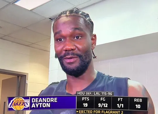 NBA季后赛，艾顿接受了采访，谈到湖人队是否因3-1领先而感到轻松。
艾顿说："