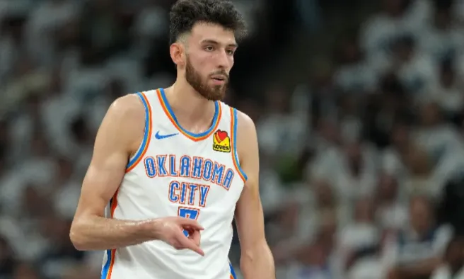 切特这篮板进步太大了

今年三阵稳不稳，除了没产量之外防守篮板拉满了
