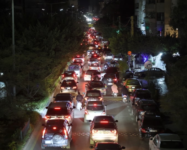 屋漏偏逢连夜雨，科威特国防部证实，多架美军战机今早在该国境内突发坠毁，所幸所有机