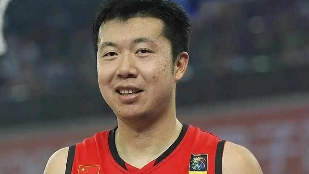 王治郅被禁赛那年，姚明正扛着国家队四处跑，青训梯队却没人敢用