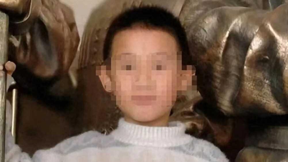 十岁男孩走了，继父母亲说他失踪了，法律最终没放过这场“管教”