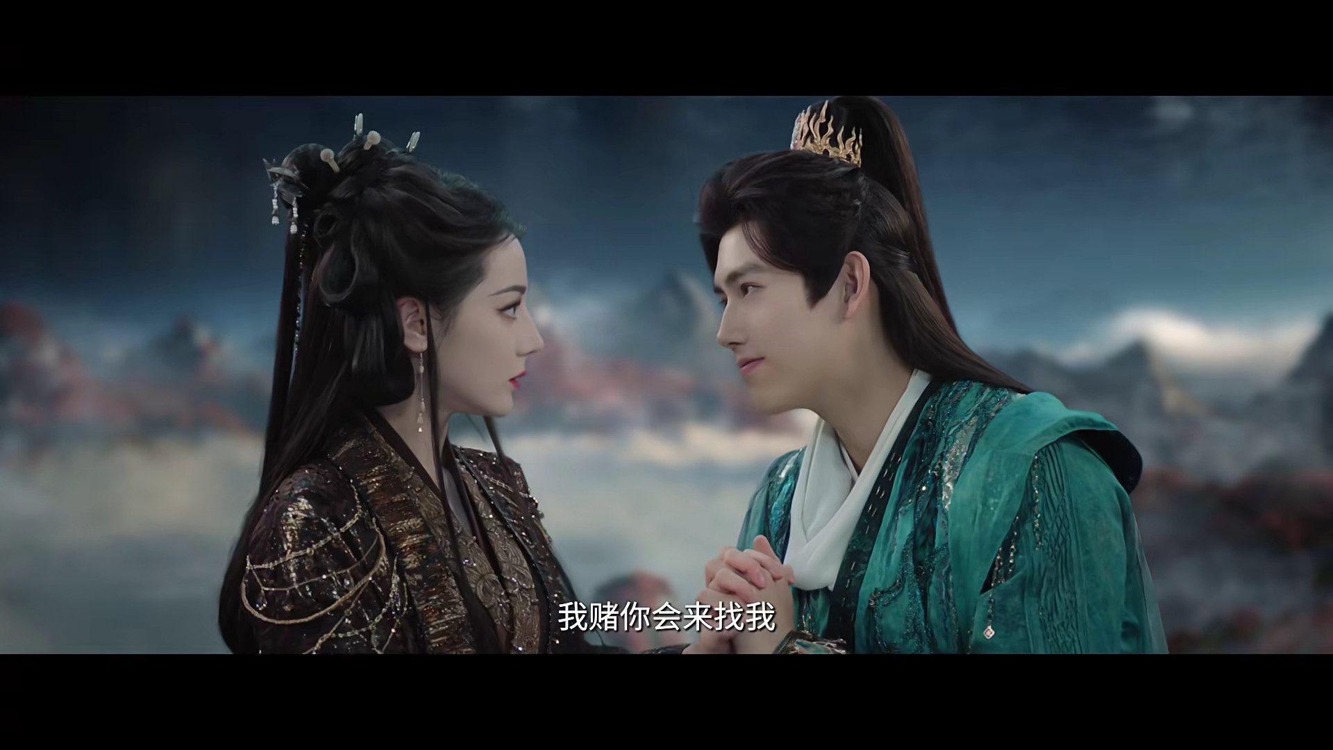 迪丽热巴新剧《白日提灯》未播先挨骂！红衣美到炸，却被小8岁男主拖后腿？