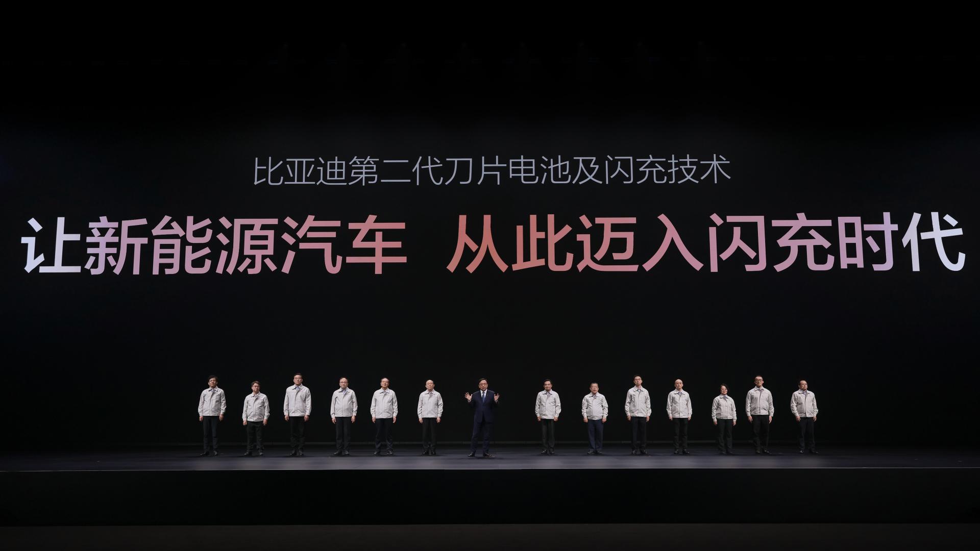 比亚迪硬核闪充技术发布，很多人没意识到，这将是电动车补能拐点