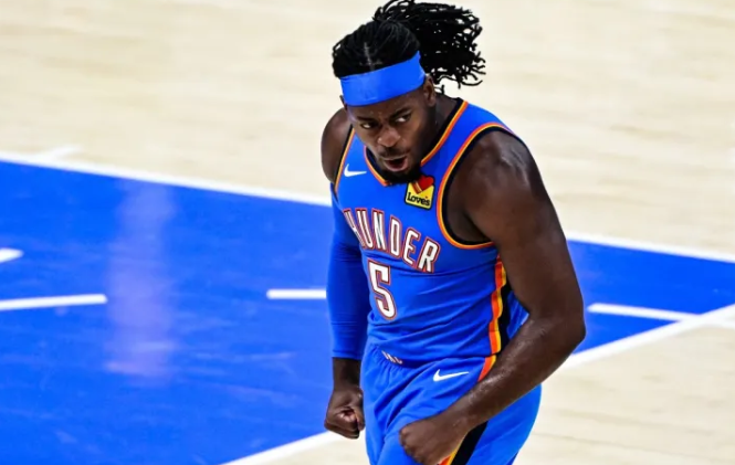 前NBA球员德马库斯-考辛斯在一档节目中谈到了雷霆球员吕冈茨-多尔特。
考辛斯表