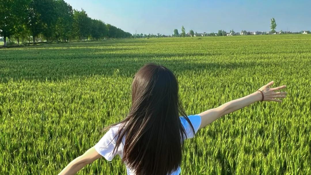 河南23岁女生，公务员男友嫌弃她没有考上编制，提出分手，咋办？
