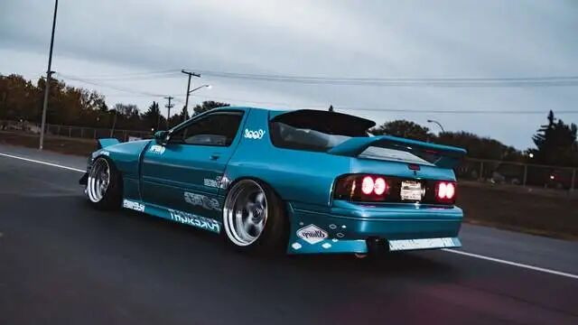 开车超车的正确方法是什么？老司机总结4个实用技巧，很多人第一步就错